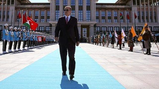 turkiyede-gelenek-donusum-ve-politika